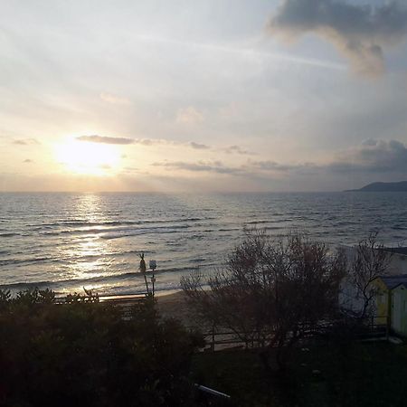 Hotel E Residence Il Faro อักเชียโรลี ภายนอก รูปภาพ