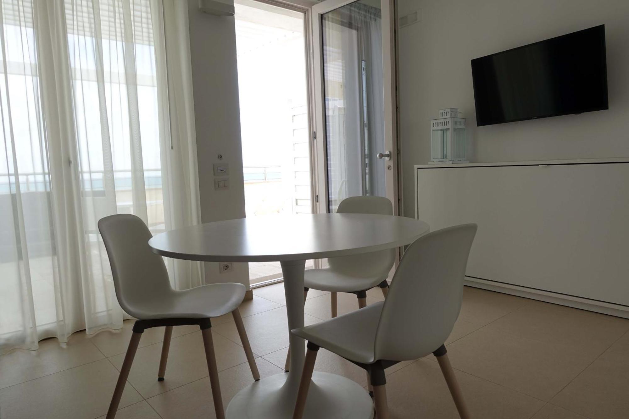 Hotel E Residence Il Faro อักเชียโรลี ภายนอก รูปภาพ