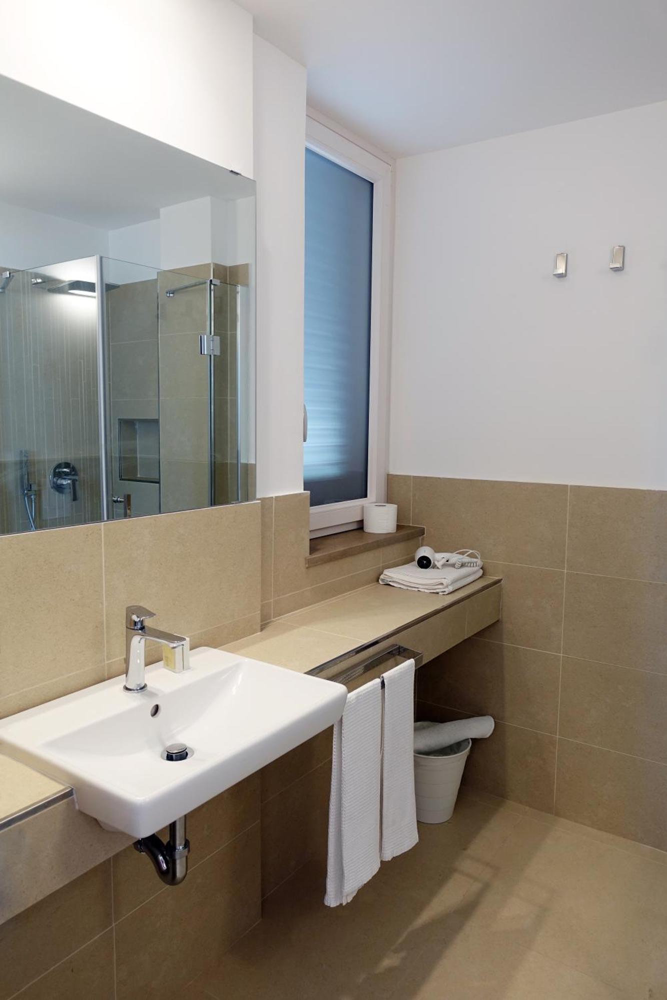Hotel E Residence Il Faro อักเชียโรลี ภายนอก รูปภาพ