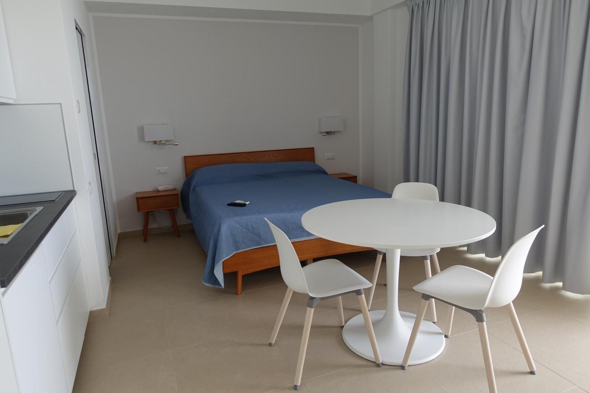 Hotel E Residence Il Faro อักเชียโรลี ภายนอก รูปภาพ