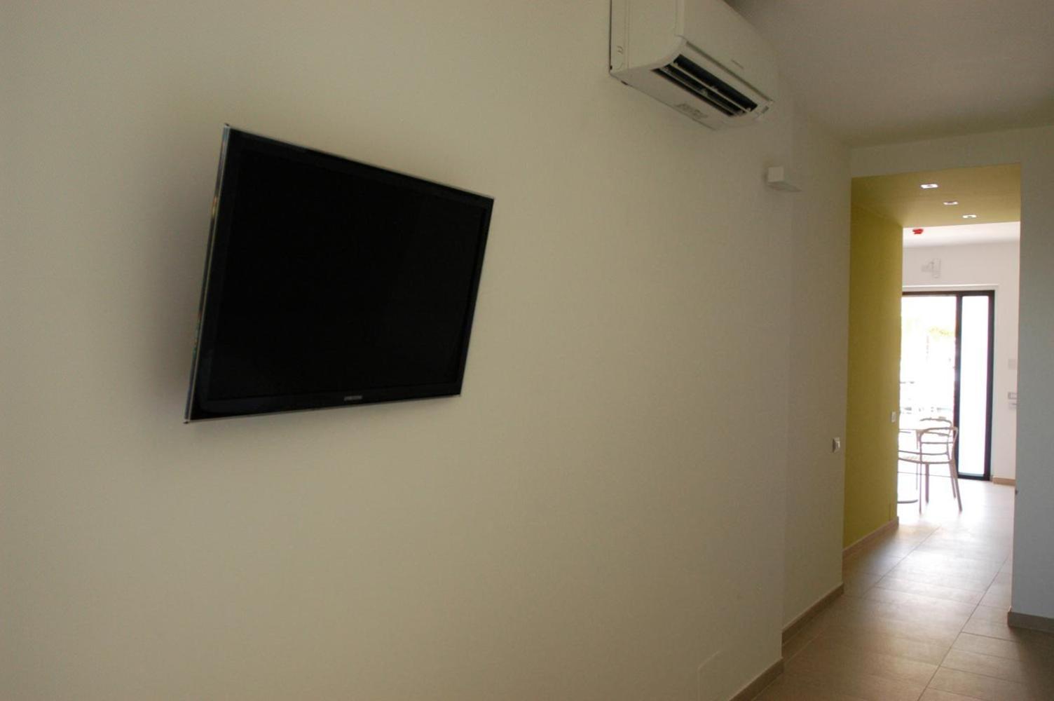 Hotel E Residence Il Faro อักเชียโรลี ภายนอก รูปภาพ