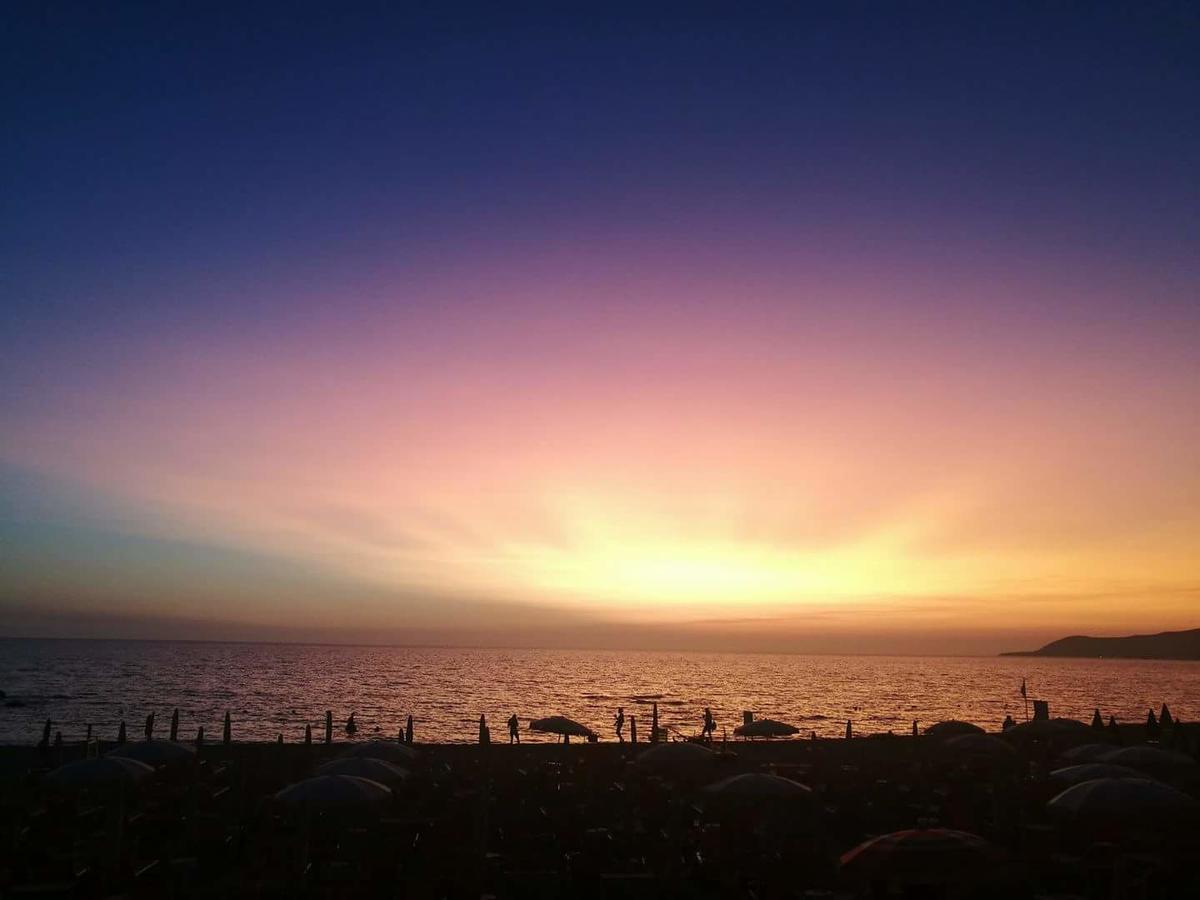 Hotel E Residence Il Faro อักเชียโรลี ภายนอก รูปภาพ